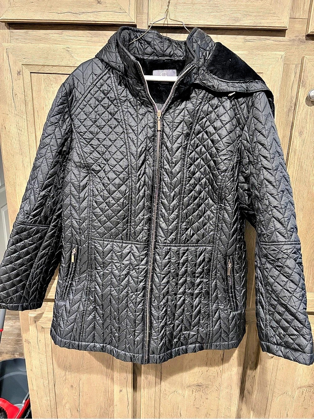 Gallery Quilted Hooded Jacket in Black Like New